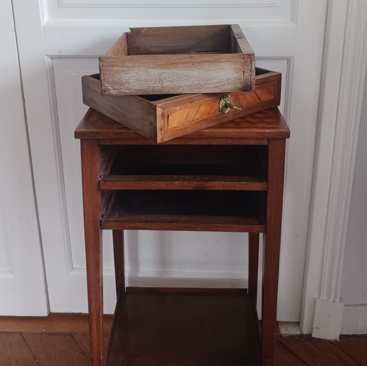 France, fin du XVIIIe siècle - petite table chevet, chiffonnier L. XVI - marqueterie de cubes-photo-2