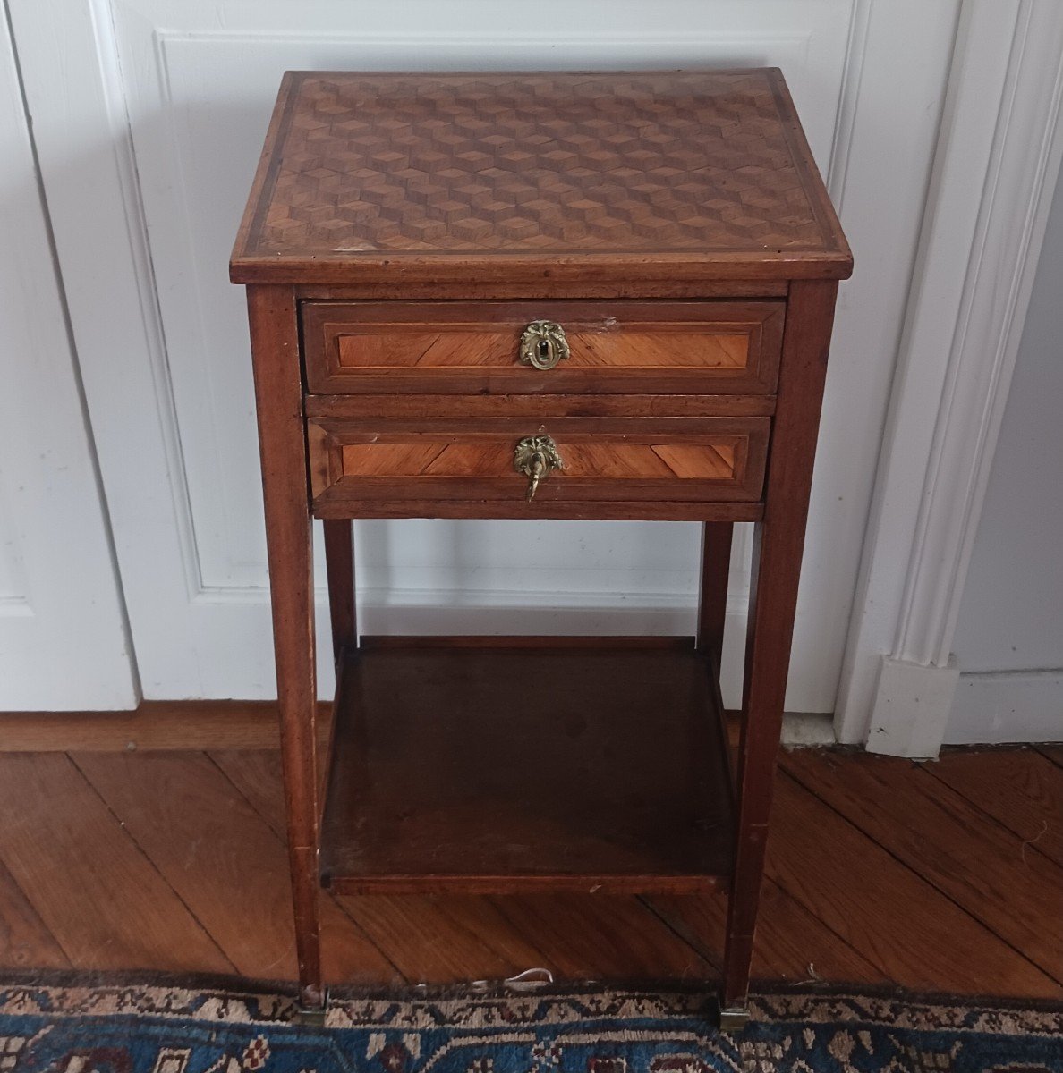 France, fin du XVIIIe siècle - petite table chevet, chiffonnier L. XVI - marqueterie de cubes-photo-3