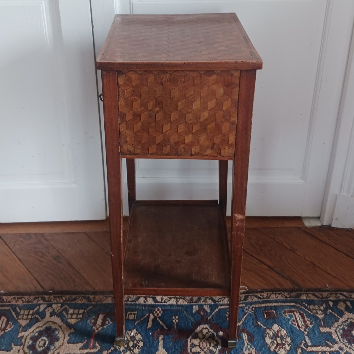 France, fin du XVIIIe siècle - petite table chevet, chiffonnier L. XVI - marqueterie de cubes-photo-4