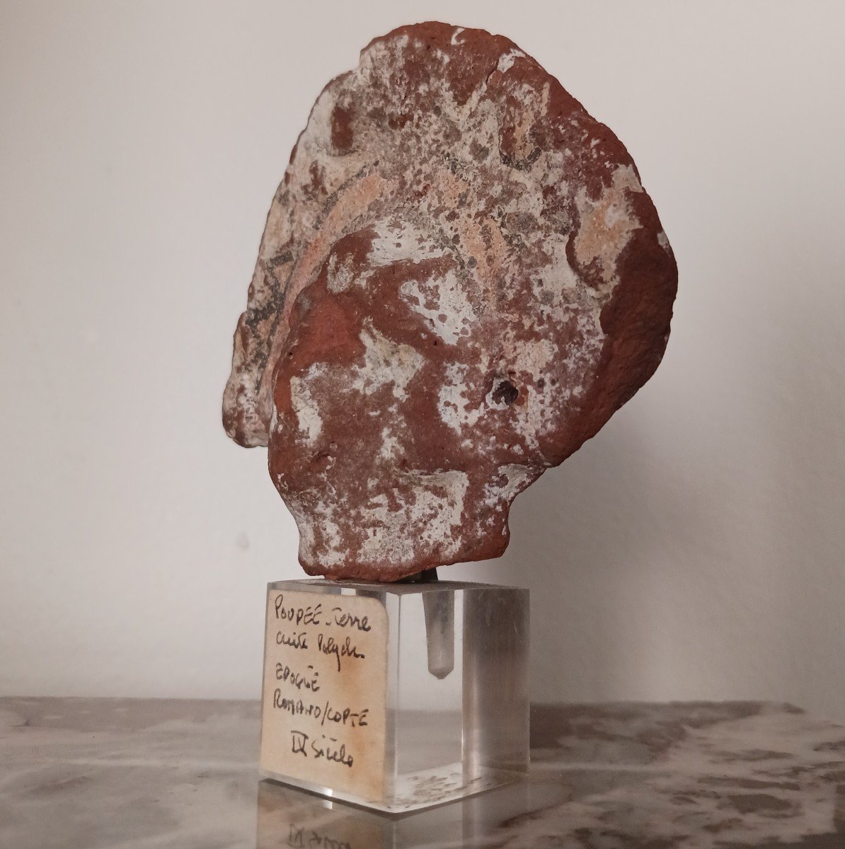 Egypte antique - tête de poupée isiaque - terre cuite avec polychromie - époque Romano Copte-photo-2
