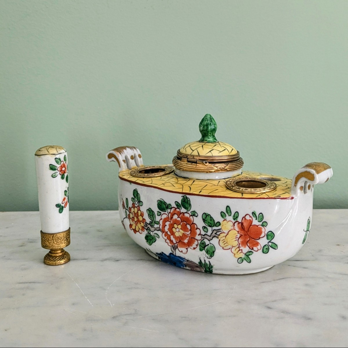 Samson, Late 19th Century - Porcelain Inkwell And Seal In The Chinese Style