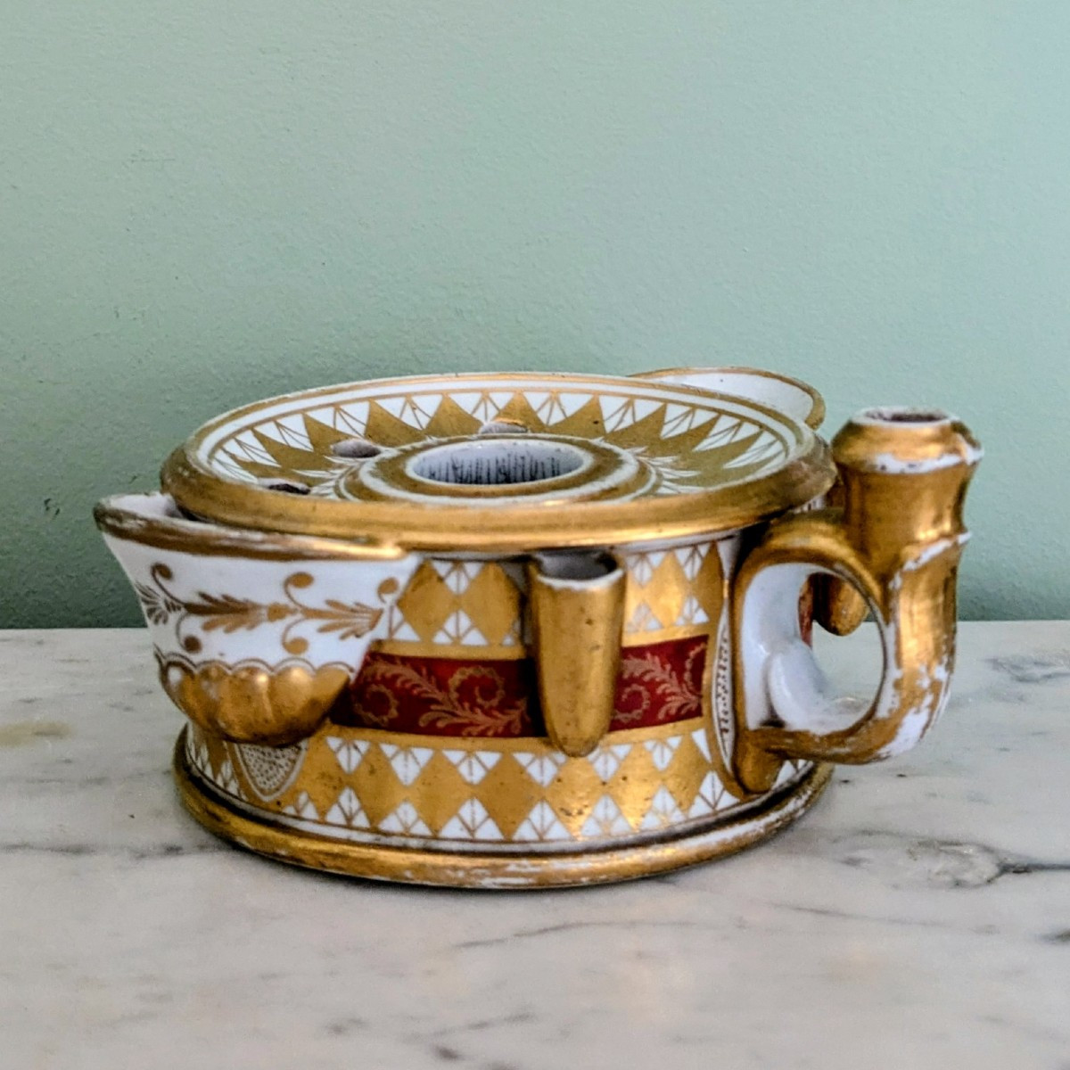 Great Britain, Circa 1800 - Painted And Gilded Porcelain Inkwell - Empire, Consulate