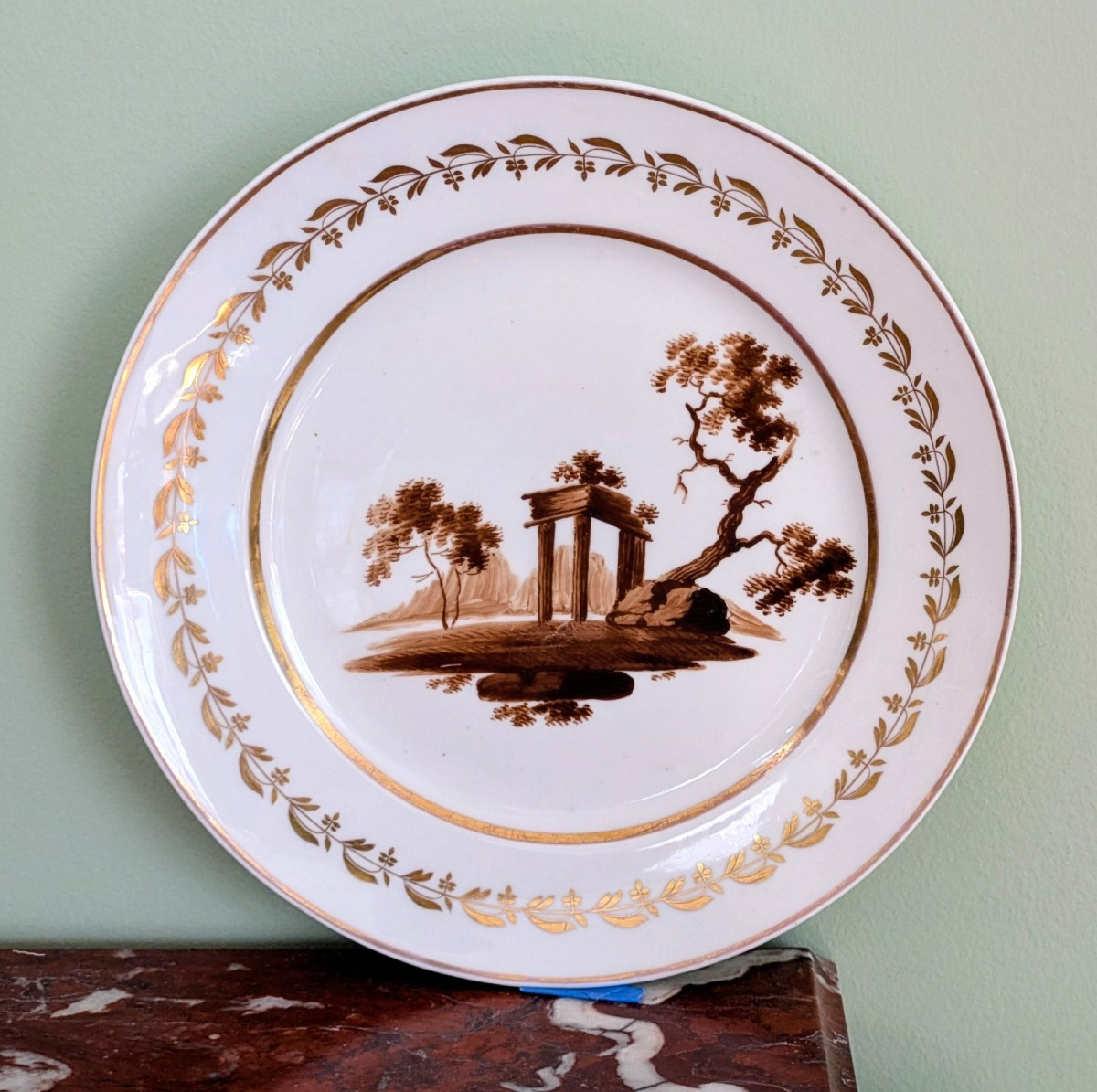 Manufacture Popov à Moscou - assiette de table en porcelaine - époque Restauration 