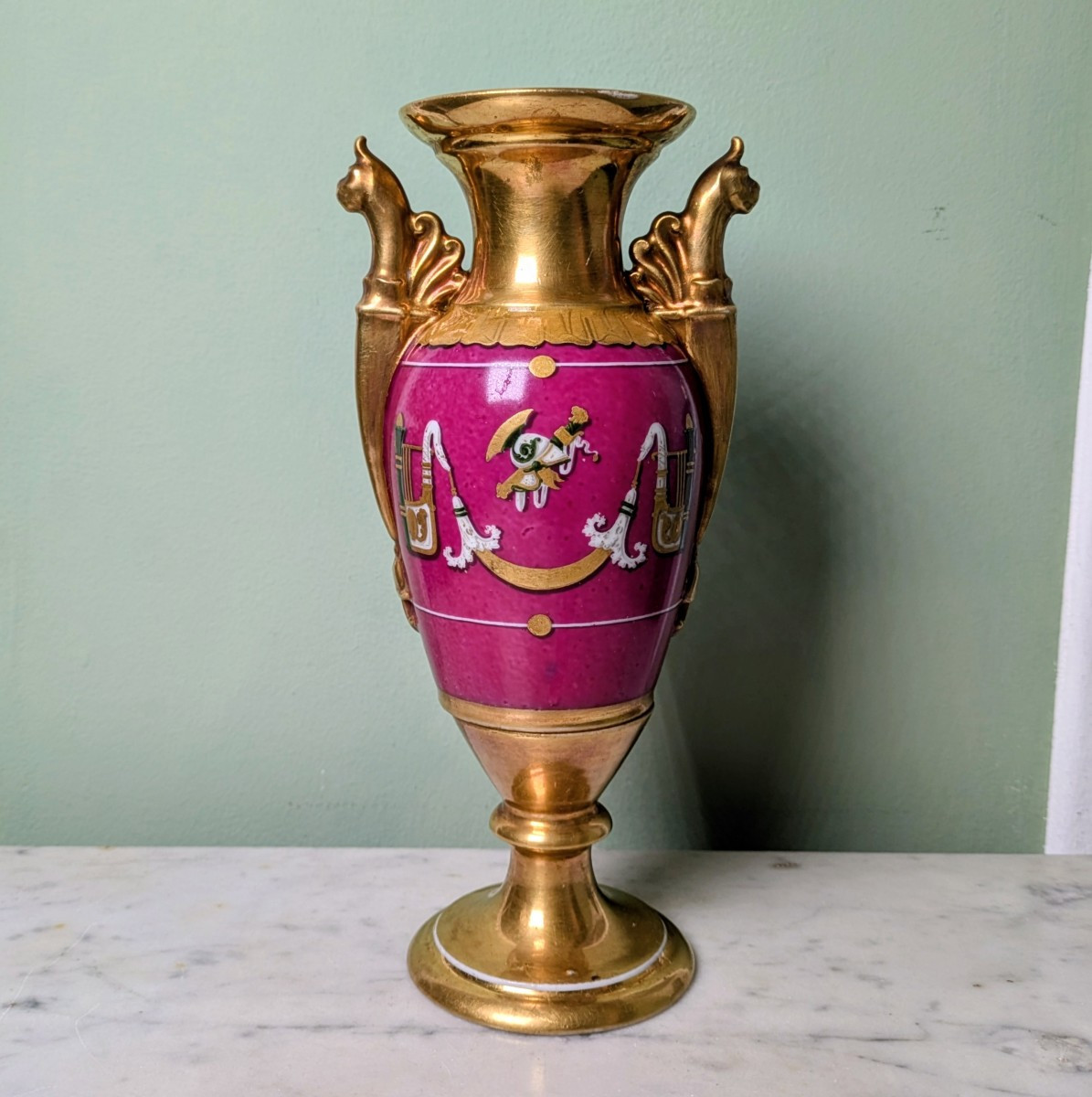 Paris, Empire Period, Restoration - Spindle-shaped Porcelain Vase - Violet Background And War Trophies