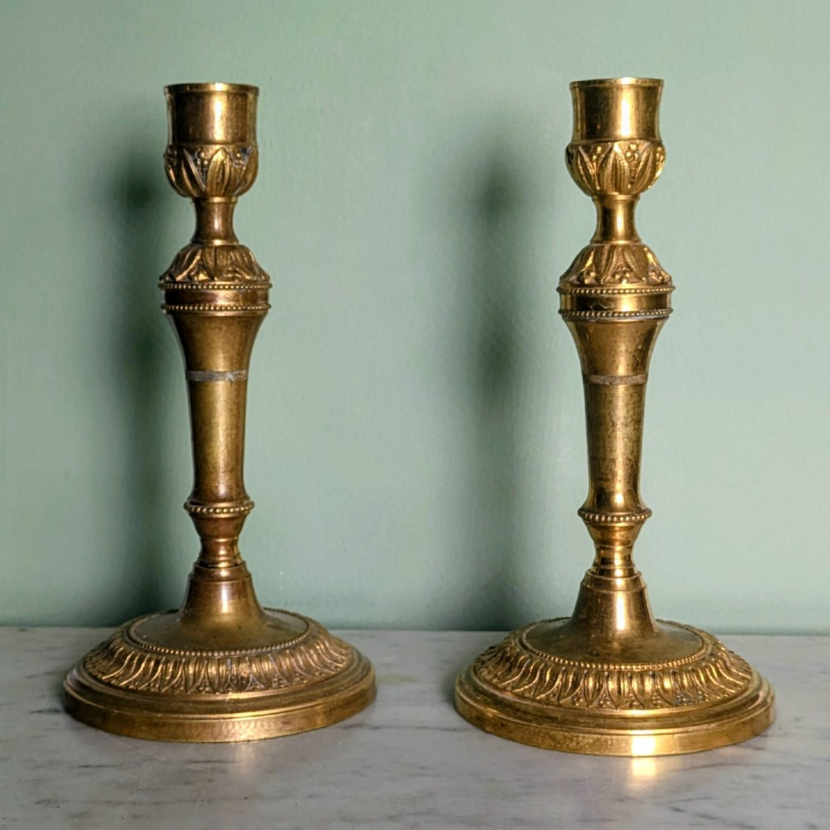 Paire de bougeoirs en bronze doré, d'époque Louis XVI - Compiègne, Chanteloup ?-photo-3