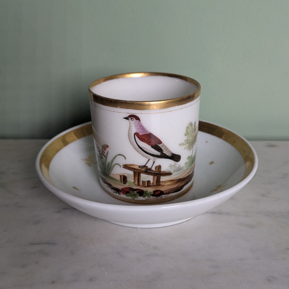 Bruxelles, vers 1800 - tasse litron en porcelaine - décor ornithologique, à la Buffon