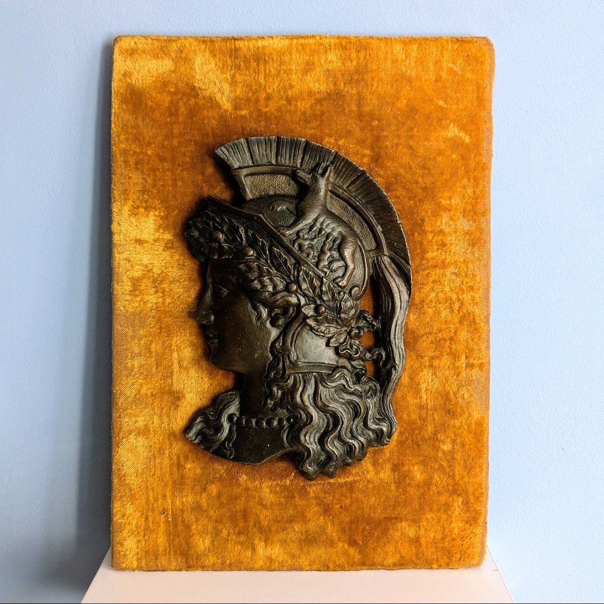 Souvenir du Grand Tour fin XIXe - profil d'Athéna en bronze patiné sur velours orangé ancien-photo-3