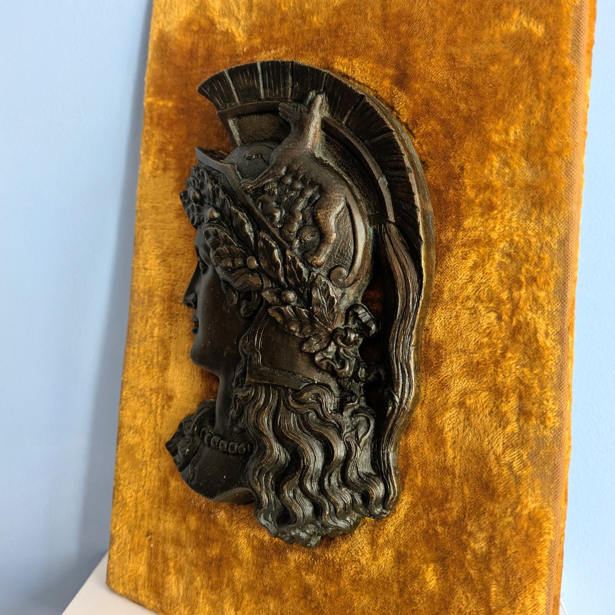 Souvenir du Grand Tour fin XIXe - profil d'Athéna en bronze patiné sur velours orangé ancien-photo-4