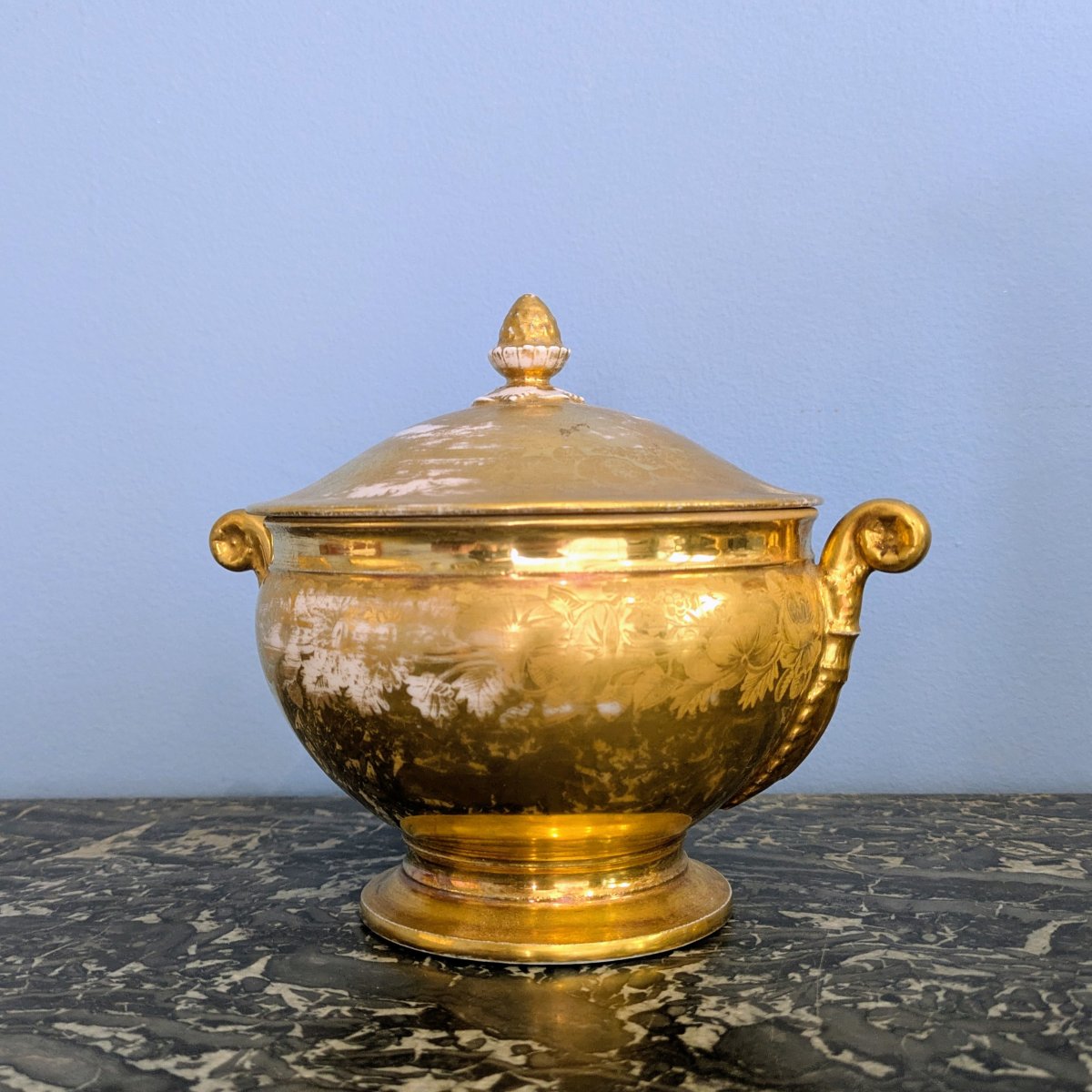Paris, vers 1830 - bouillon, drageoir couvert - porcelaine dorée - Charles X-photo-1