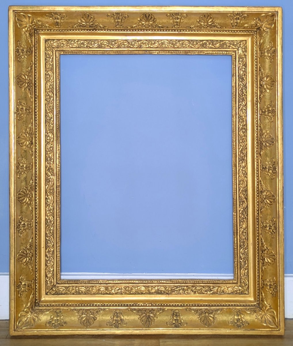 France, époque Empire, Restauration - important cadre finement décoré - bois doré 