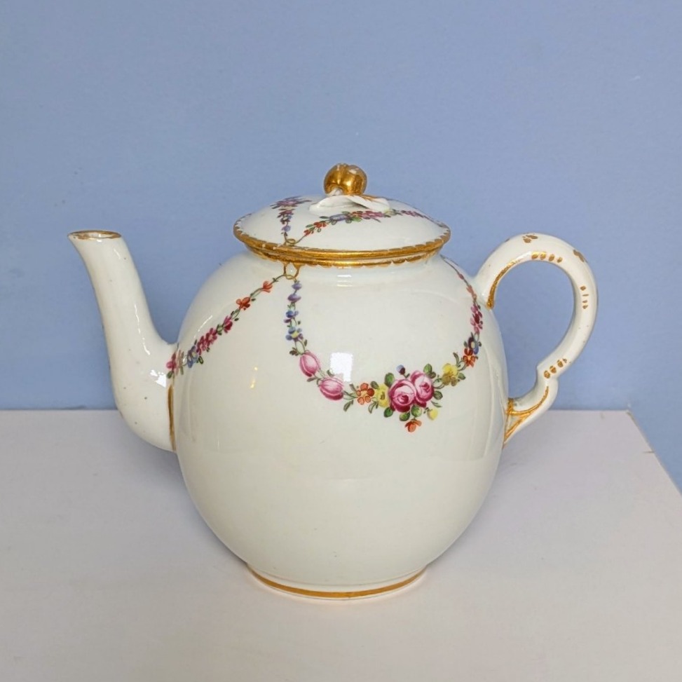 Manufacture de Locré, époque Louis XVI - théière calabre  en porcelaine dure
