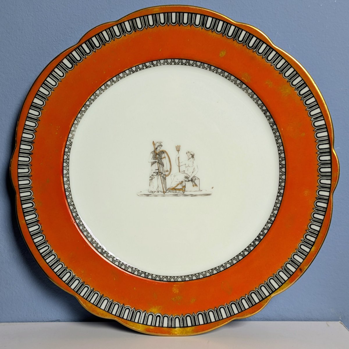 Paris, époque Napoléon III - assiette de table étrusque en porcelaine - genre pompeien