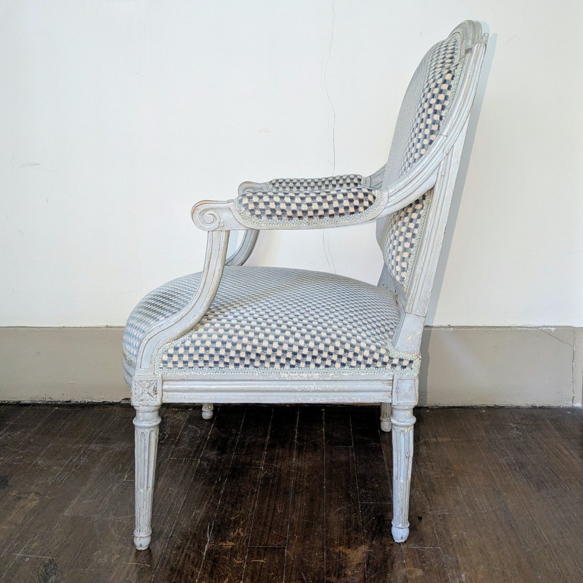 Paris, époque Louis XVI - fauteuil à la Reine d'époque Louis XVI - hêtre peint-photo-4