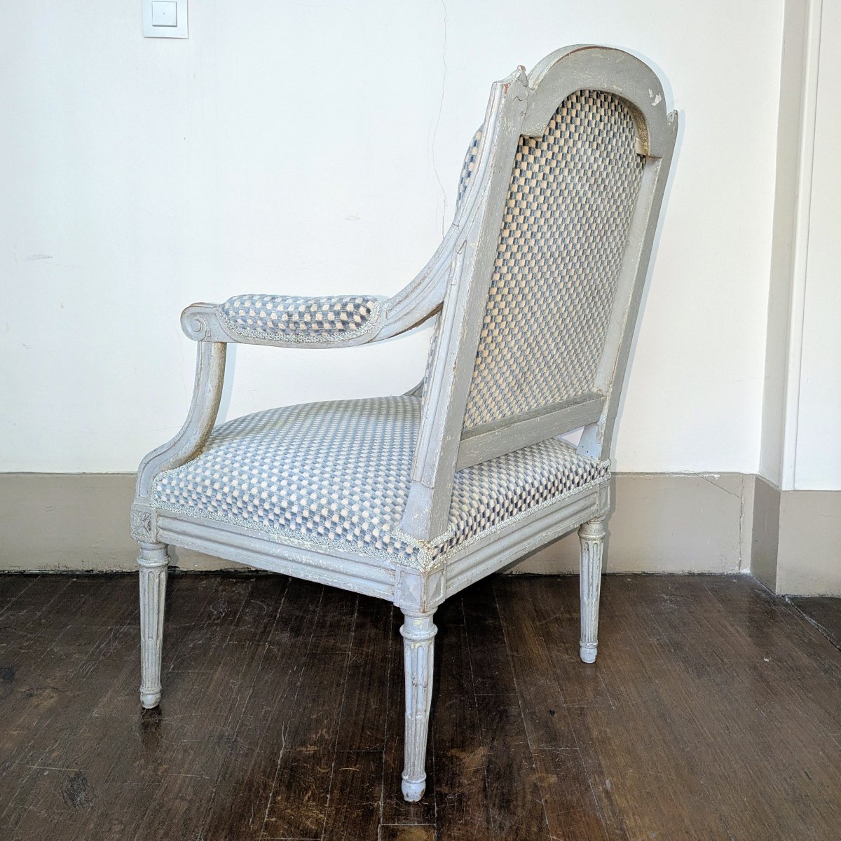 Paris, époque Louis XVI - fauteuil à la Reine d'époque Louis XVI - hêtre peint-photo-1