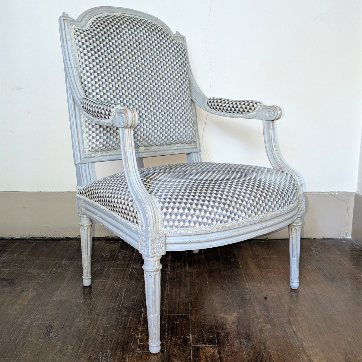 Paris, époque Louis XVI - fauteuil à la Reine d'époque Louis XVI - hêtre peint