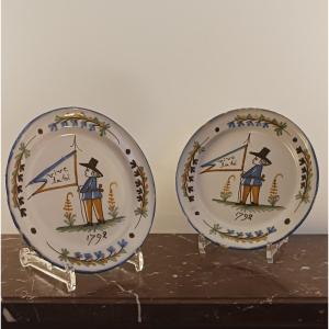 Roanne Sébastien Nicolas Workshop - Pair Of Earthenware Plates With Revolutionary Decor - Captioned And Dated