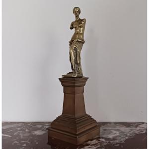 Souvenir ou curiosa en bronze - Venus de Milo en bronze - grand socle architecturé - fin XIXe siècle