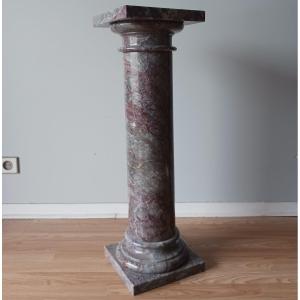 Travail moderne - grande sellette, gaine ou colonne en marbre Salomè de Turquie