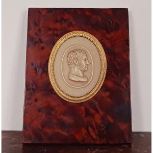 Souvenir Du Grand Tour - Cameo In The Antique Style - After The Capitoline Brutus In Profile - Burr And Brass Frame