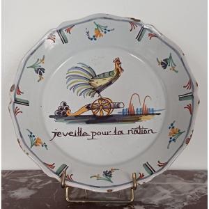 Nevers, vers 1792 - assiette révolutionnaire en faïence - décor patriotique - idem Carnavalet