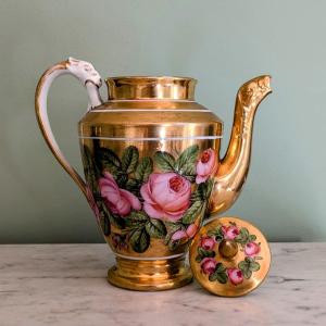 Manufacture de Locré - Pouyat et Russinger - théière verseuse à fond or et bouquet - époque Emp