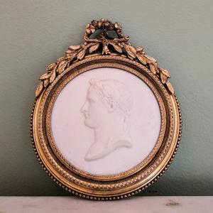 Manufacture Impériale de Sèvres - médaillon en biscuit de Napoléon Ier encadré