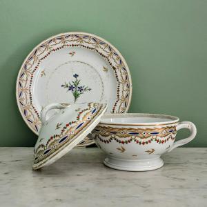 Manufacture de Locré - bouillon couvert et son écuelle - porcelaine d'époque Louis XVI