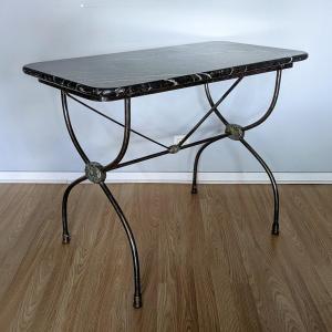 Maison Jansen, dlg de - table en fer et marbre - forme curule, néoclassique