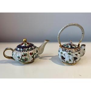 Chine, XXème Siècle. Deux Mini Théières Cloisonné.