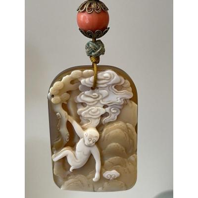 Chine, Pendentif Au Singe En Agate