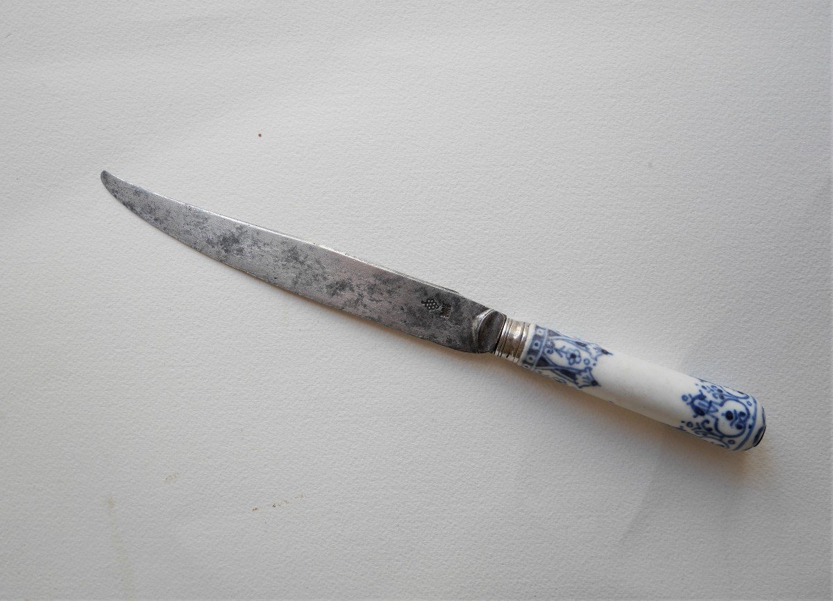 Couteau de table en porcelaine tendre de Saint-Cloud, vers 1700-1720
