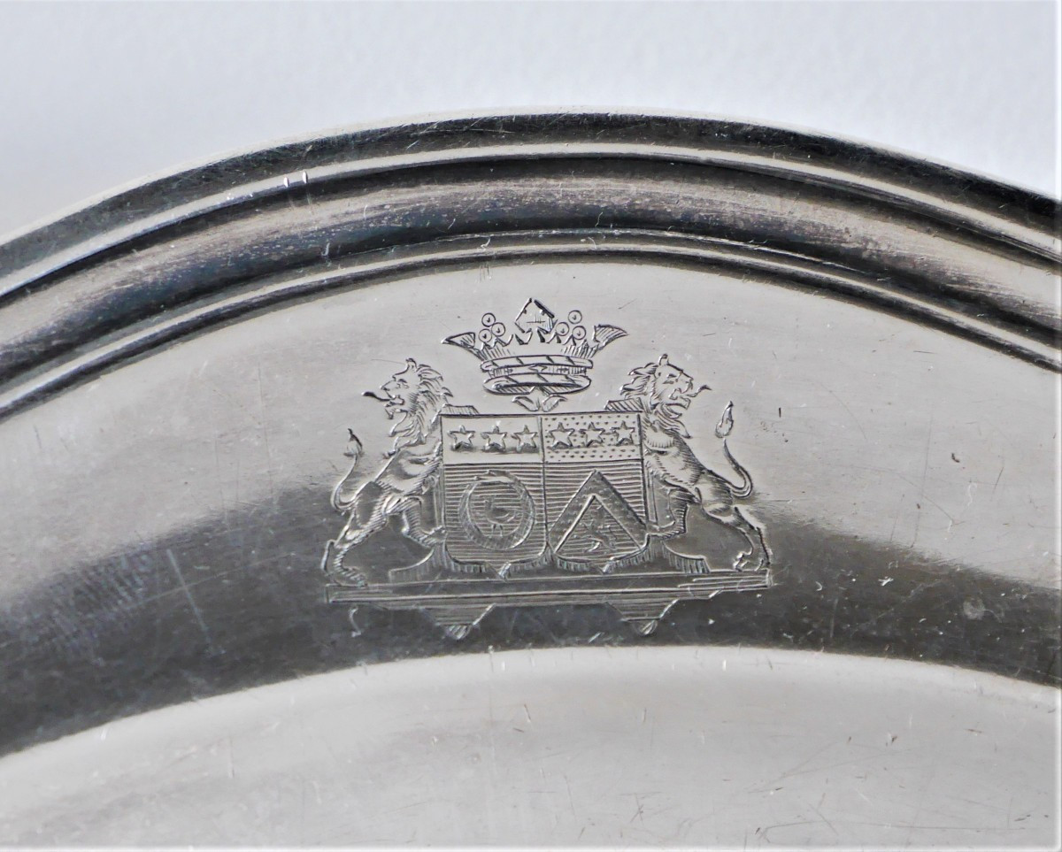 Assiette en argent par Edme-Pierre Balzac aux armes Caumels et Quatrefages, Paris, 1763-1764-photo-2