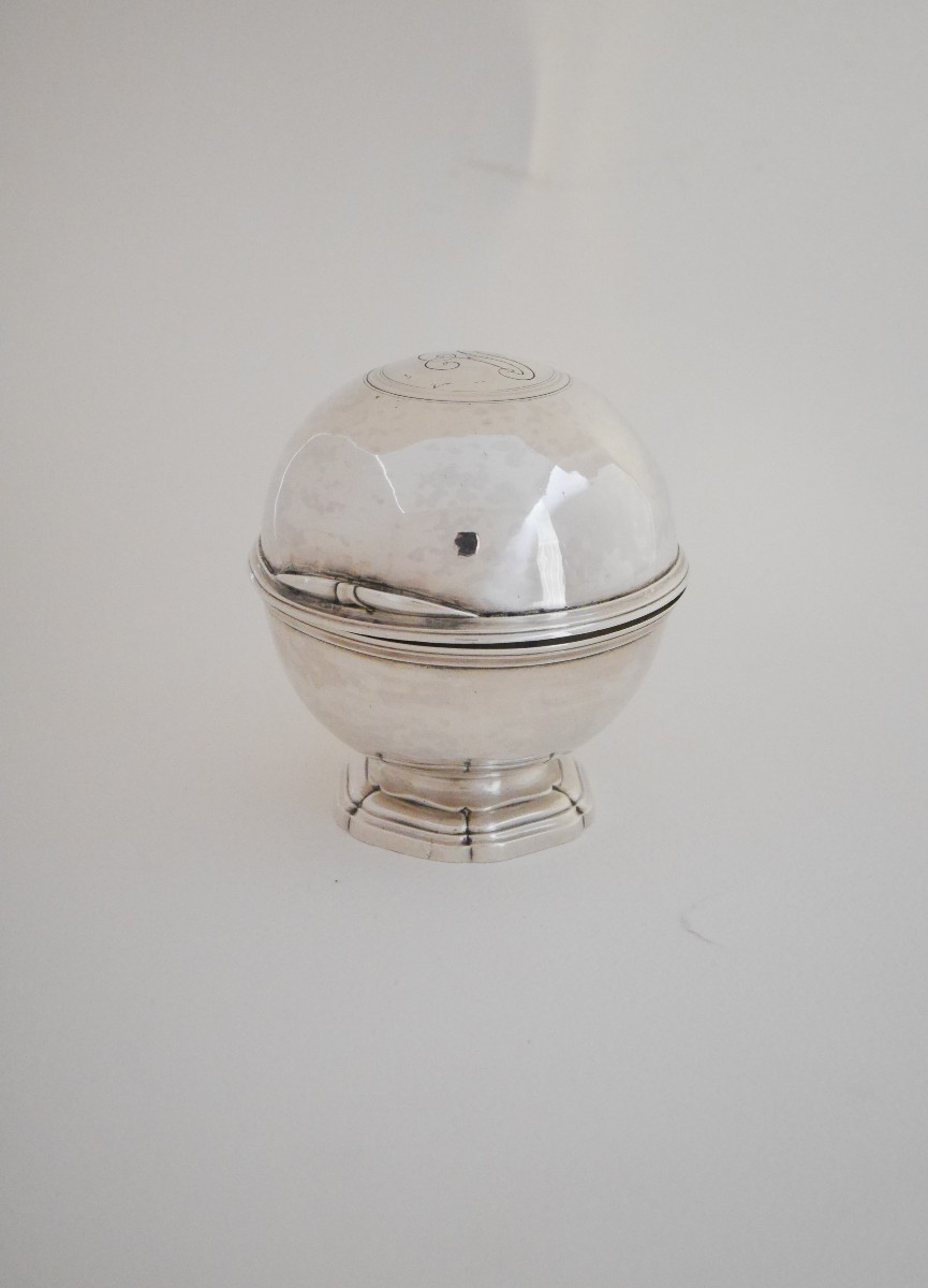 A Silver Soap Box By Pierre-françois Rigal, Paris (france), 1773 