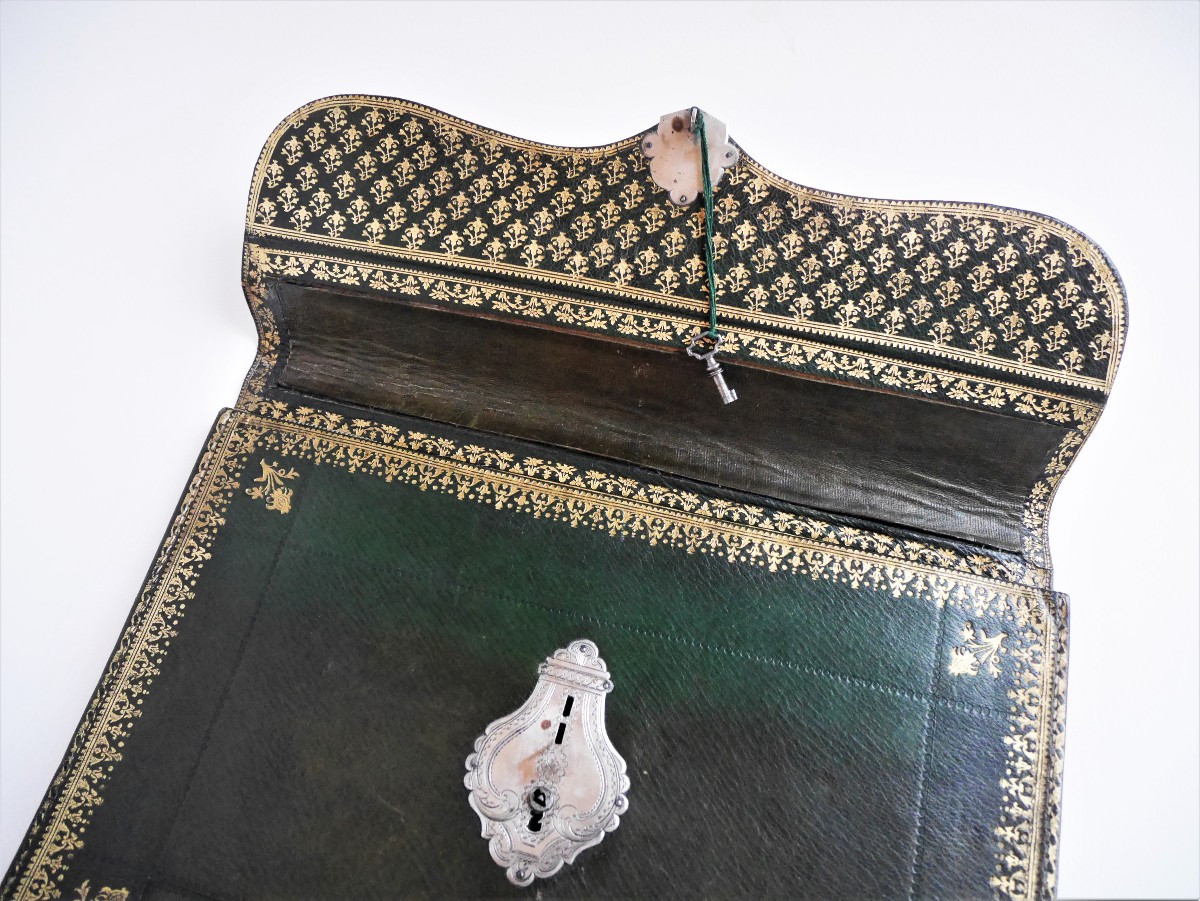 Portefeuille ou porte-documents en maroquin vert, monture en argent, Paris, vers 1780-photo-2