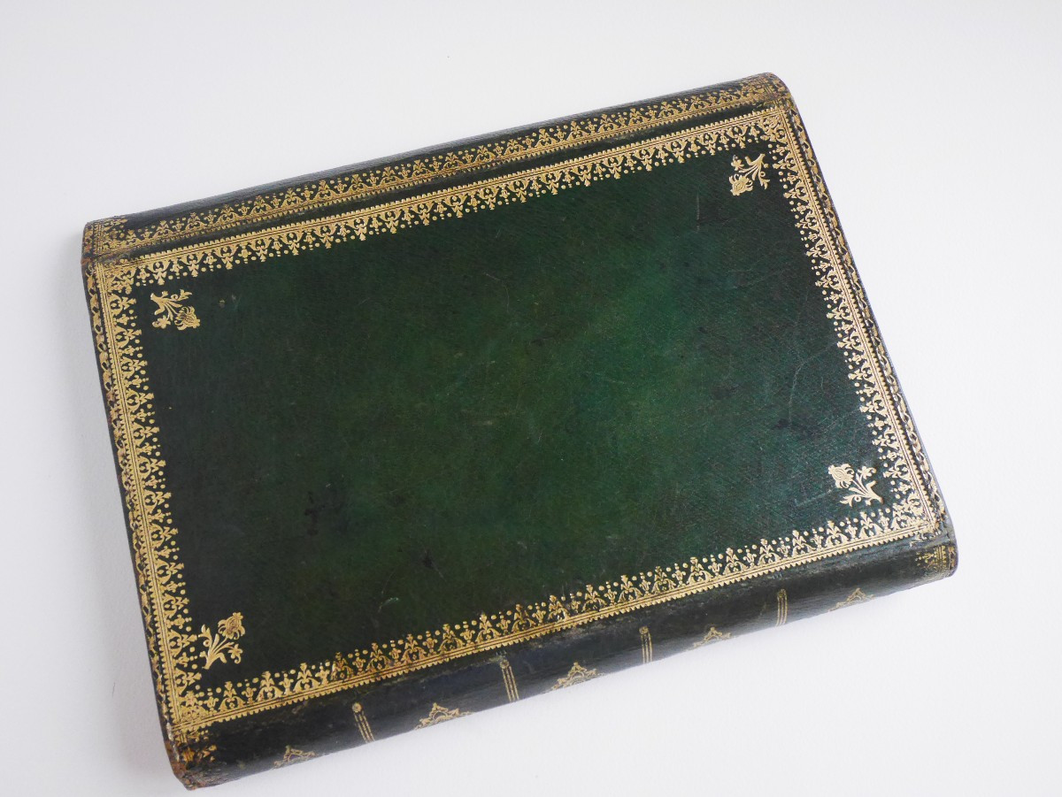 Portefeuille ou porte-documents en maroquin vert, monture en argent, Paris, vers 1780-photo-3