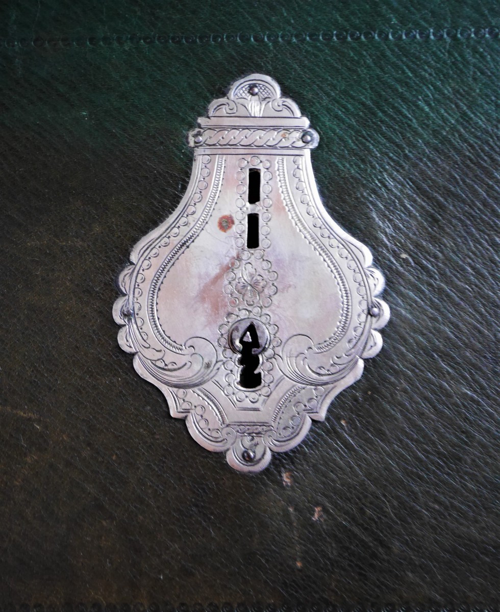 Portefeuille ou porte-documents en maroquin vert, monture en argent, Paris, vers 1780-photo-4