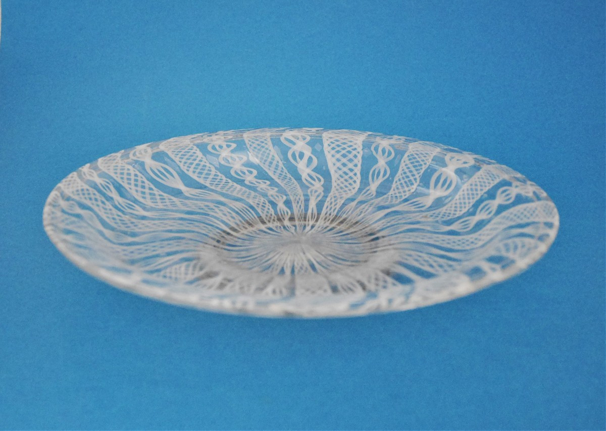 Small Filigree Glass Dish, France, Circa 1700-photo-2
