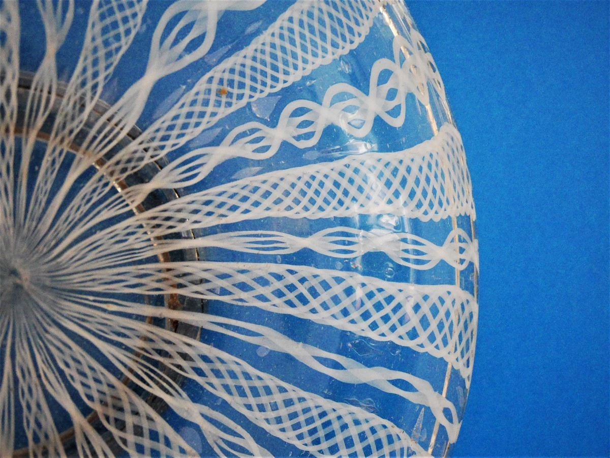 Small Filigree Glass Dish, France, Circa 1700-photo-3