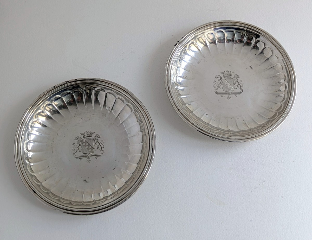 Paire de coupelles (jattes) en argent, Paris, 1713-1717