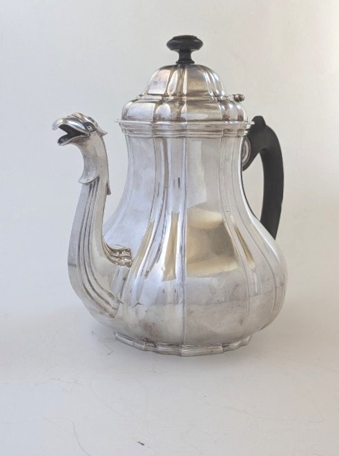 Lille : théière en argent par Antoine-Jospeh Gellez, 1756-photo-2