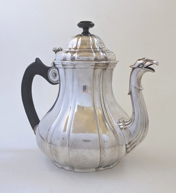 Lille : théière en argent par Antoine-Jospeh Gellez, 1756-photo-1