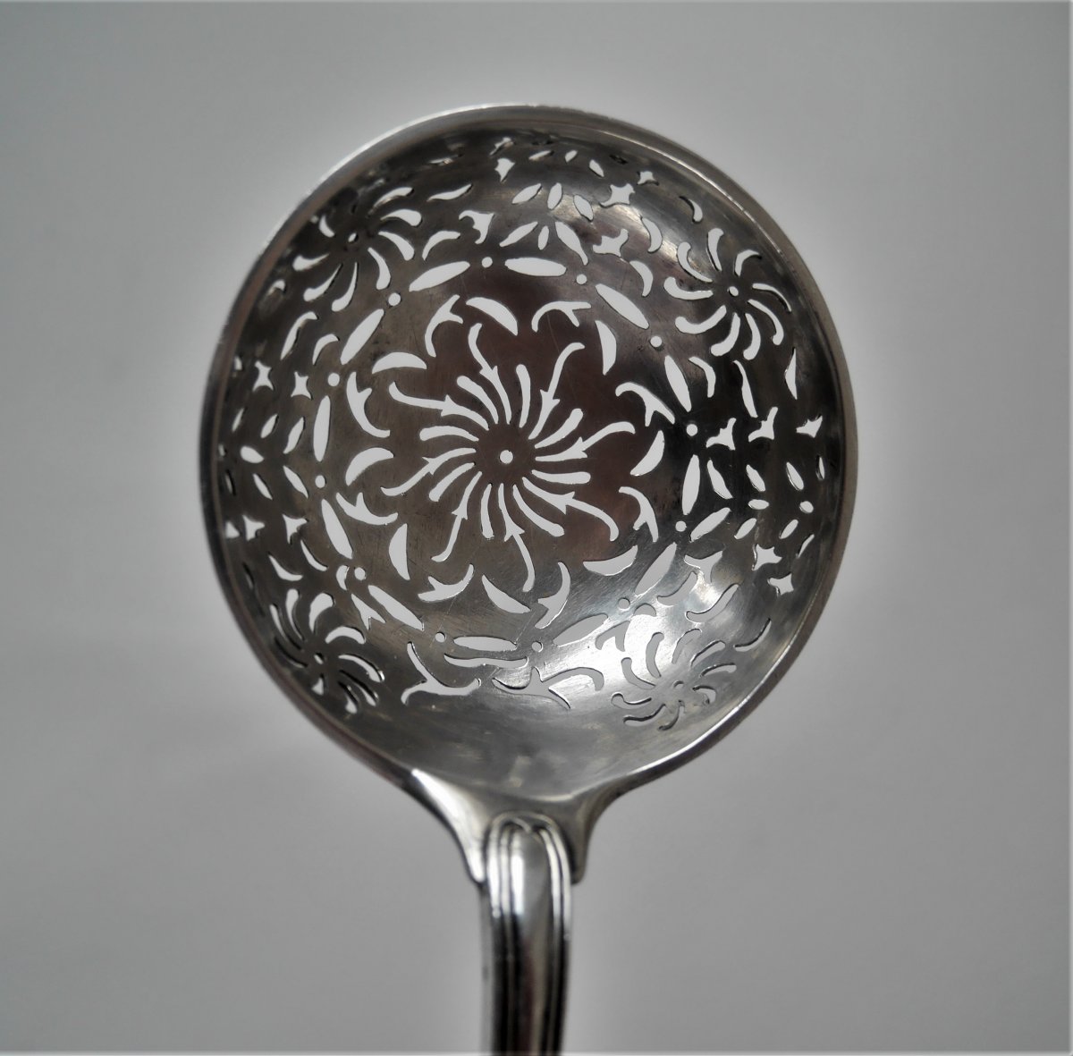 Cuiller à Sucre, saupoudreuse en argent par Guillaume Brunet, Arles, 1765-photo-4