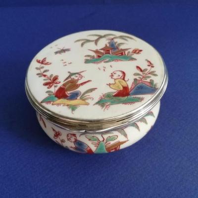 Tabatière, porcelaine tendre de Saint-cloud, 1730-1740