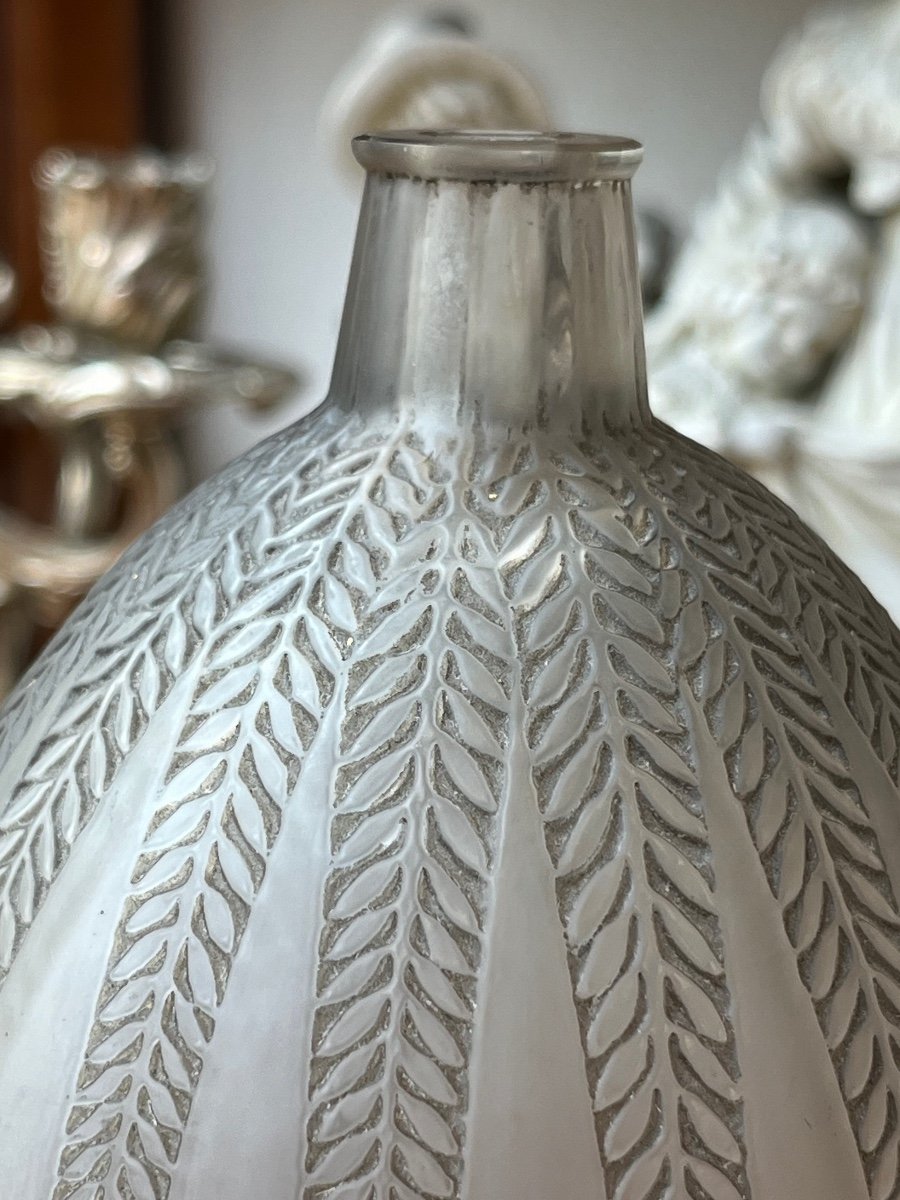 René Lalique Mimosa White Glass Vase 1921-photo-3