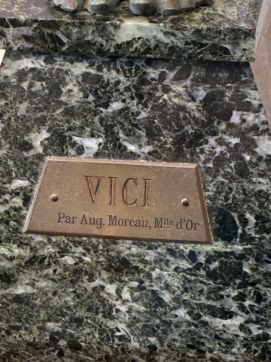 Sculpture "vici" After Auguste Moreau, Green Patinated Spelter, Marble Base 64 Cm-photo-4