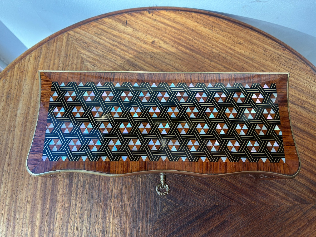 Boîte à gants Napoléon III en marqueterie de nacre et laiton – XIXᵉ siècle-photo-3