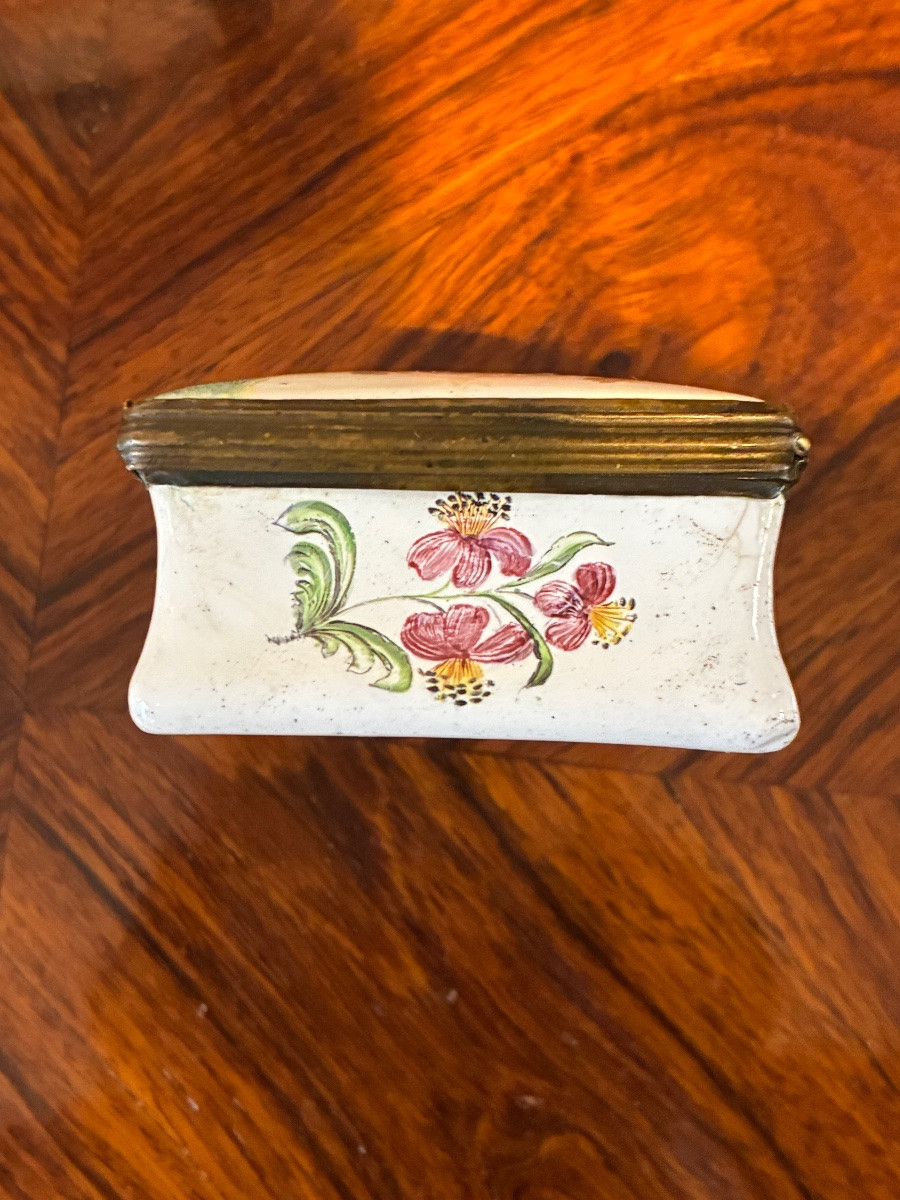 Enamelled Copper Box, Polychrome Decoration Depicting A Gallant Scene – 18th Century -photo-2