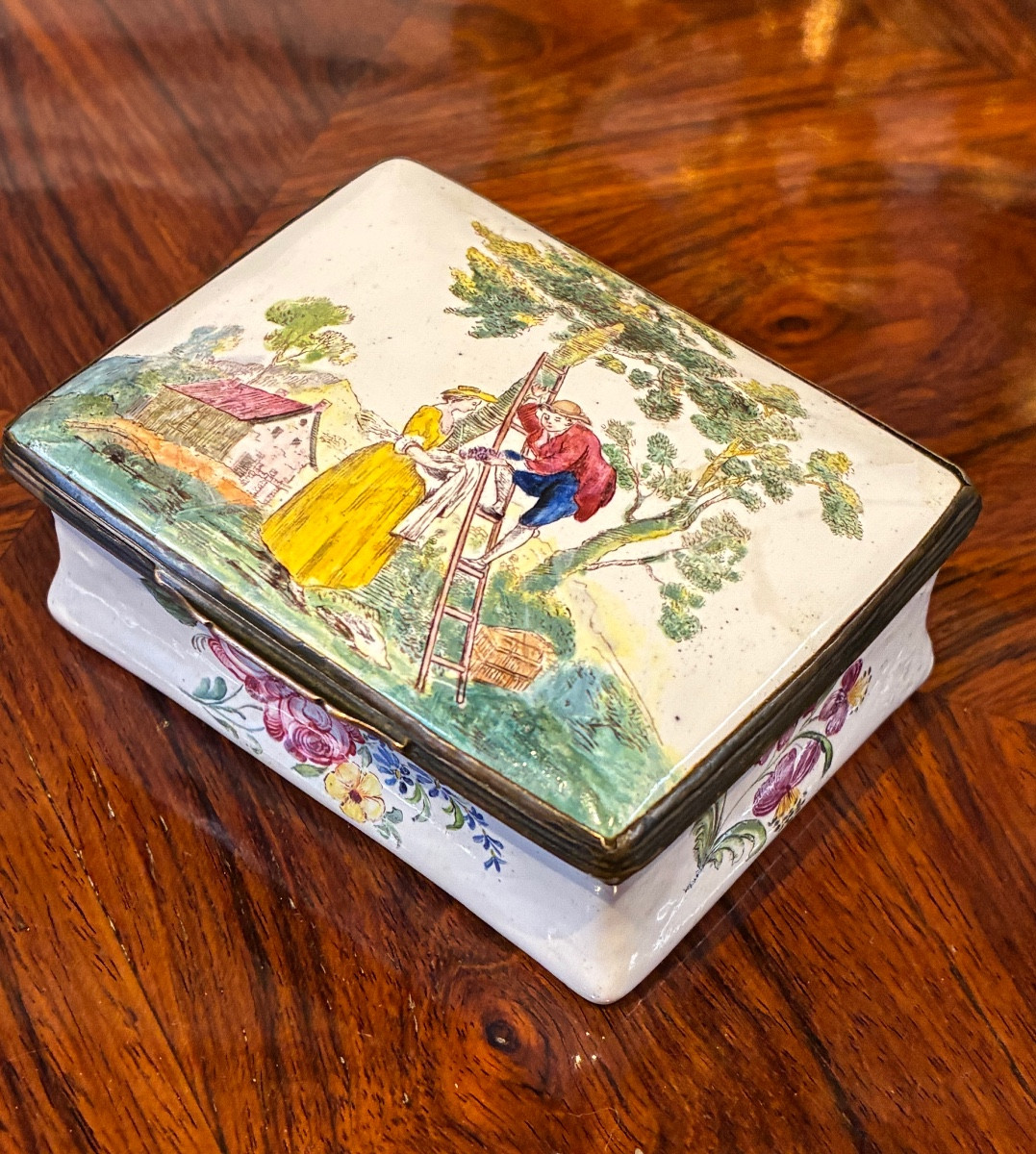 Enamelled Copper Box, Polychrome Decoration Depicting A Gallant Scene – 18th Century 