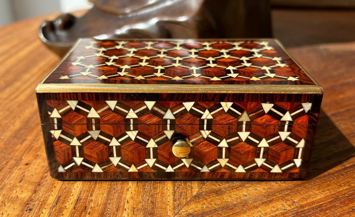 Petit coffret boîte signé Tahan Paris Marqueterie géométrique époque Napoléon III