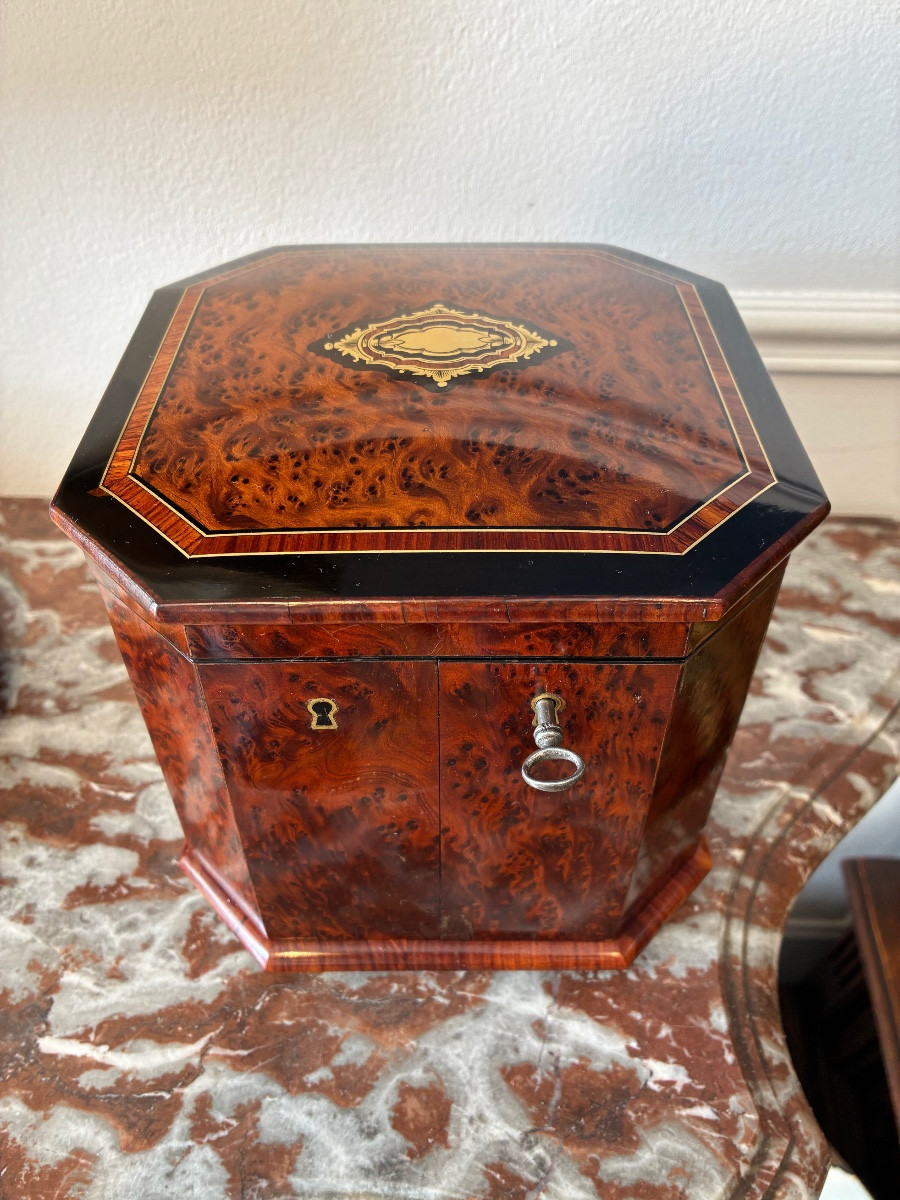 Cave à cigares Napoléon III en loupe de thuya – Coffret octogonal marqueterie XIXe siècle
